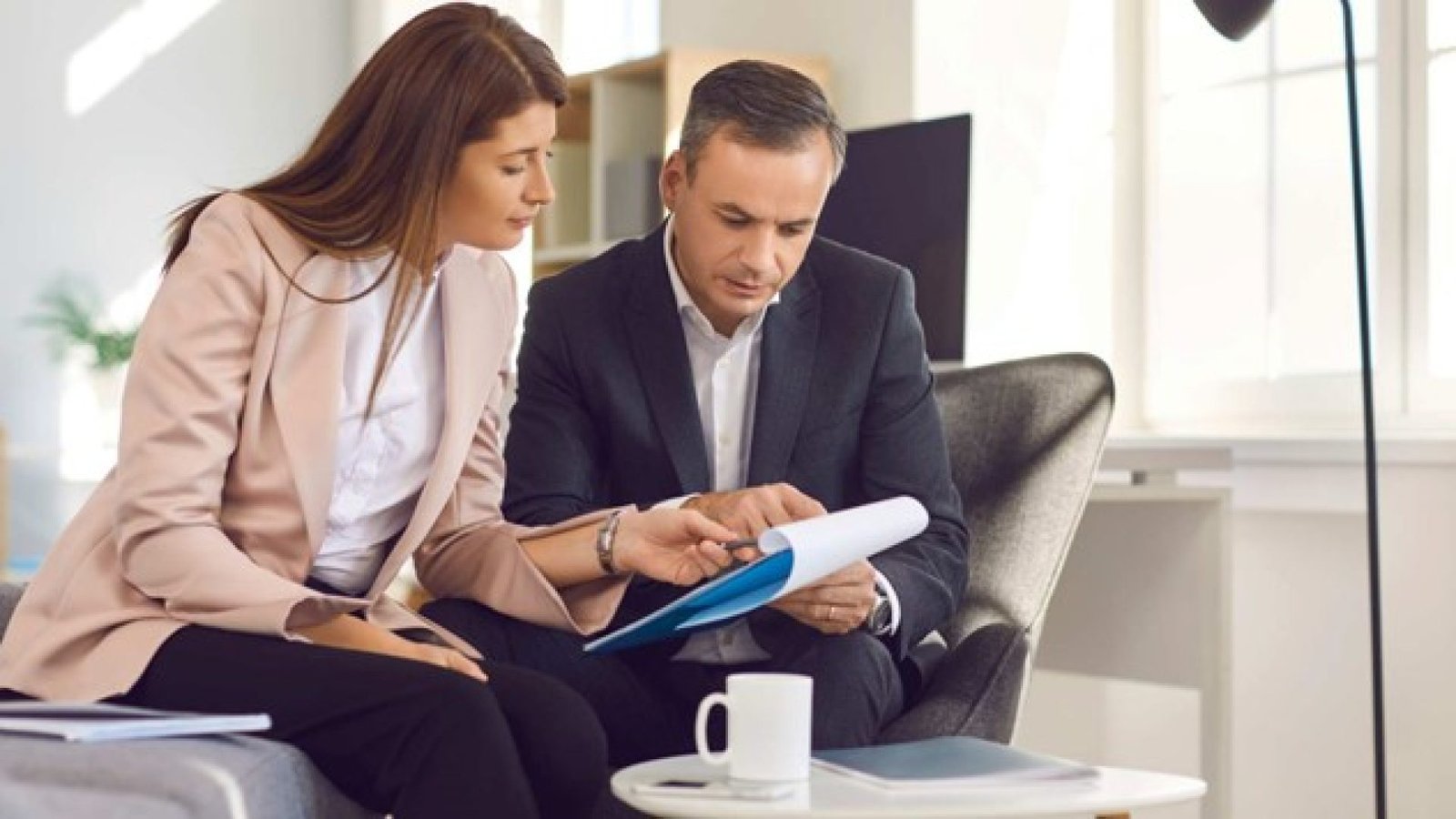 Business Structures in Canada Pros, Cons & Tax Implications