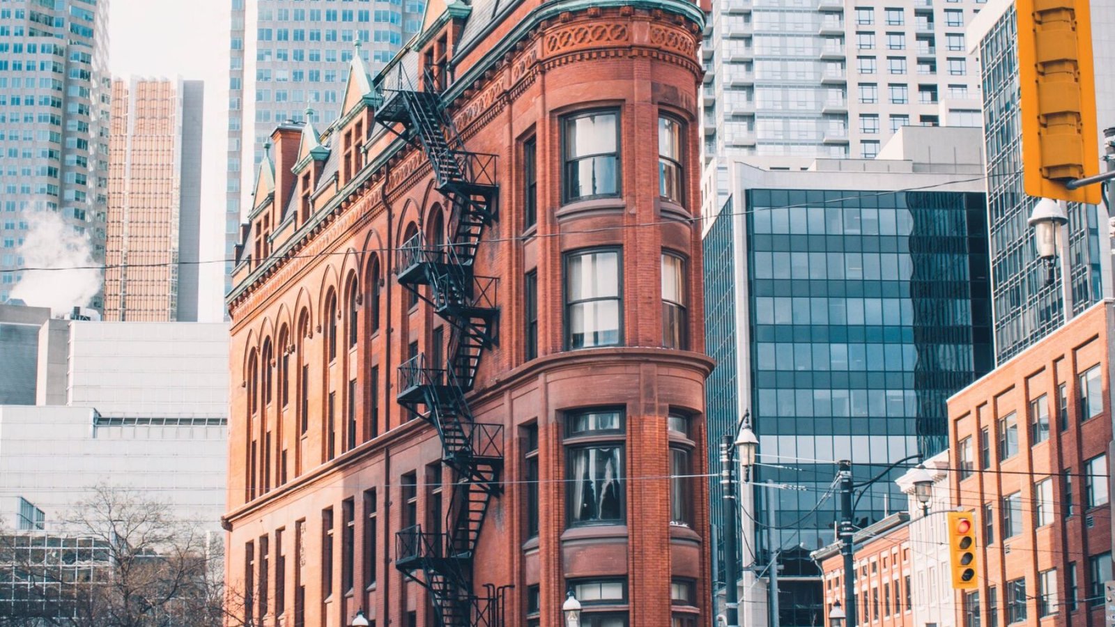US TAX GUIDE FOR AMERICAN LIVING IN CANADA Empower Your Financial Knowledge